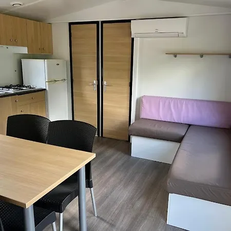 Le Faucon D'or Parque de Campismo